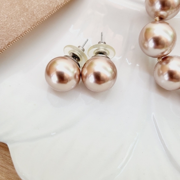 Vintage faux pearls with ribbon tie and matching pearl earrings - Picture 4 of 11